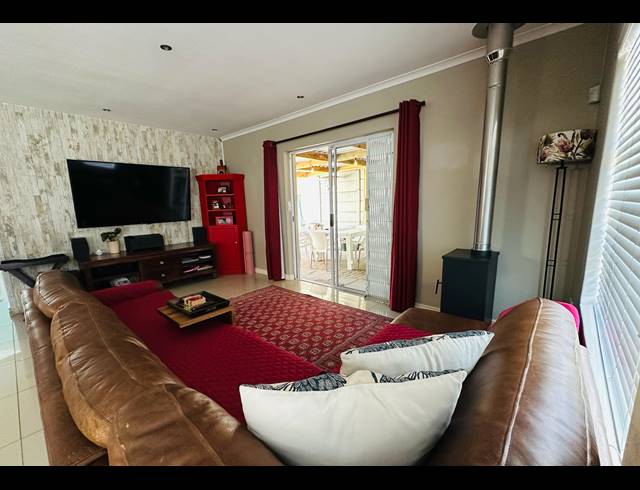 3 BEDROOM HOUSE SOLD IN SONSTRAAL HEIGHTS